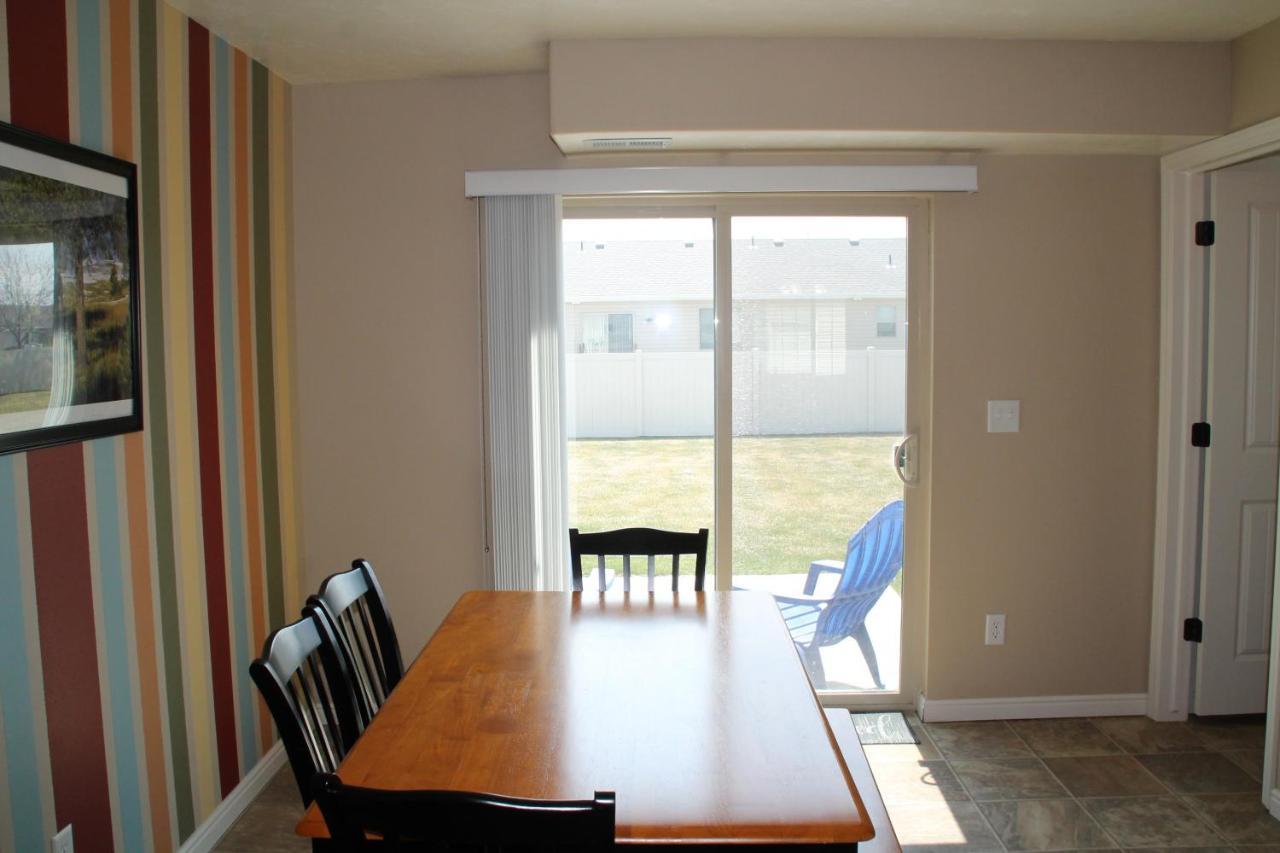 3 Queen Beds, 1 Twin Bed, 2 Rooms, 1 And A Half Bath, Self Check-In, Flexcation Equipped Idaho Falls Exterior foto