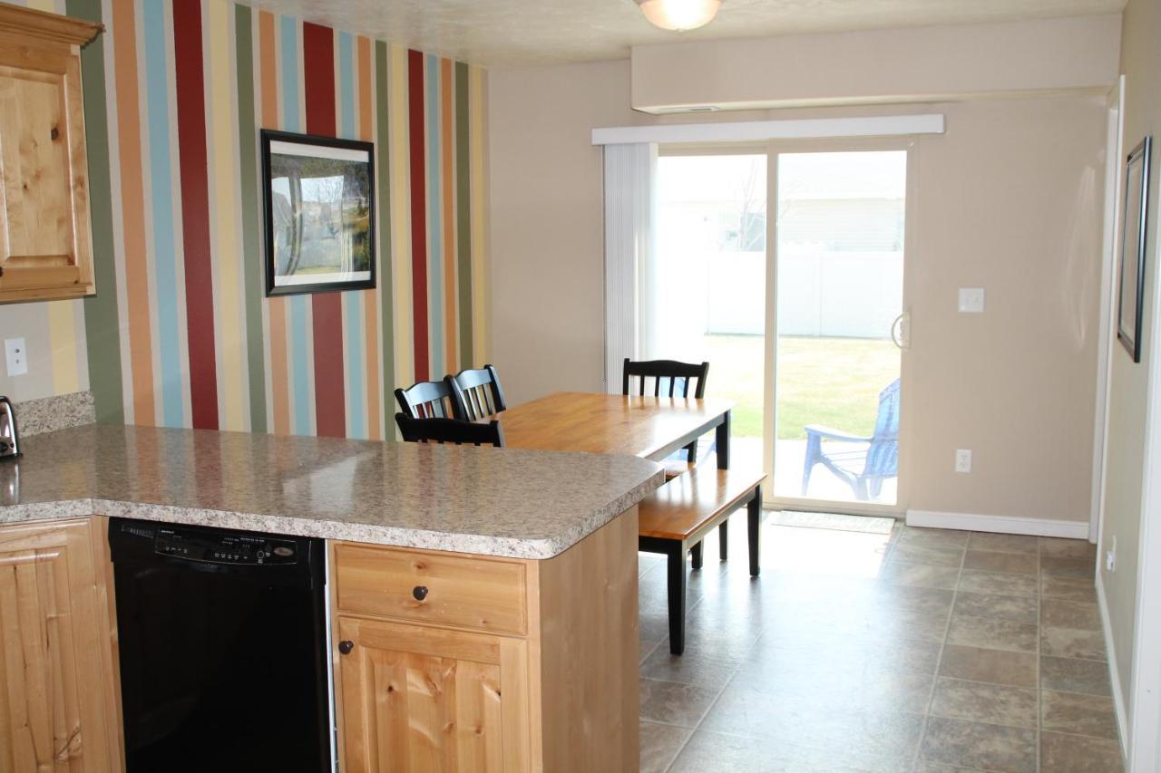 3 Queen Beds, 1 Twin Bed, 2 Rooms, 1 And A Half Bath, Self Check-In, Flexcation Equipped Idaho Falls Exterior foto