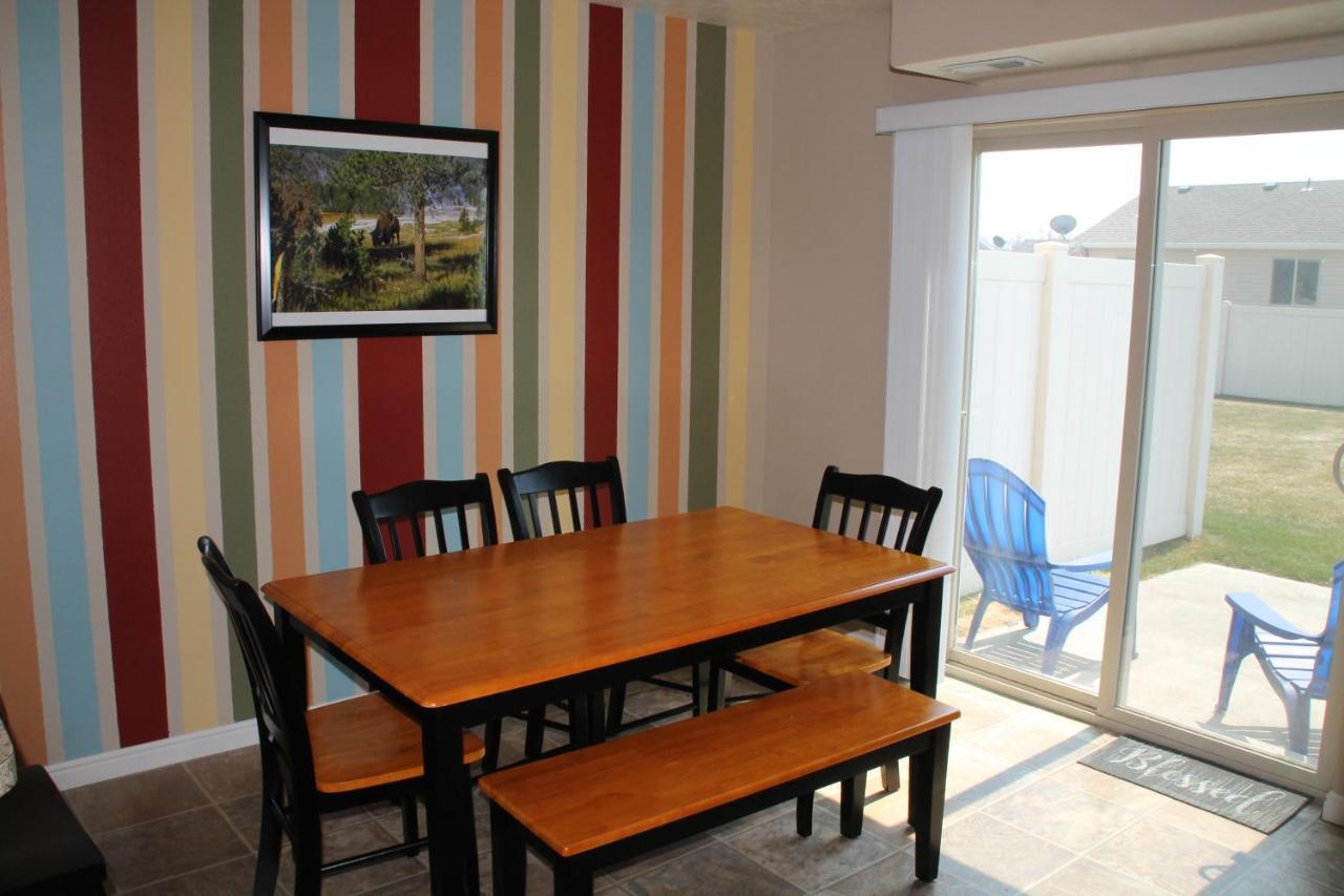 3 Queen Beds, 1 Twin Bed, 2 Rooms, 1 And A Half Bath, Self Check-In, Flexcation Equipped Idaho Falls Exterior foto