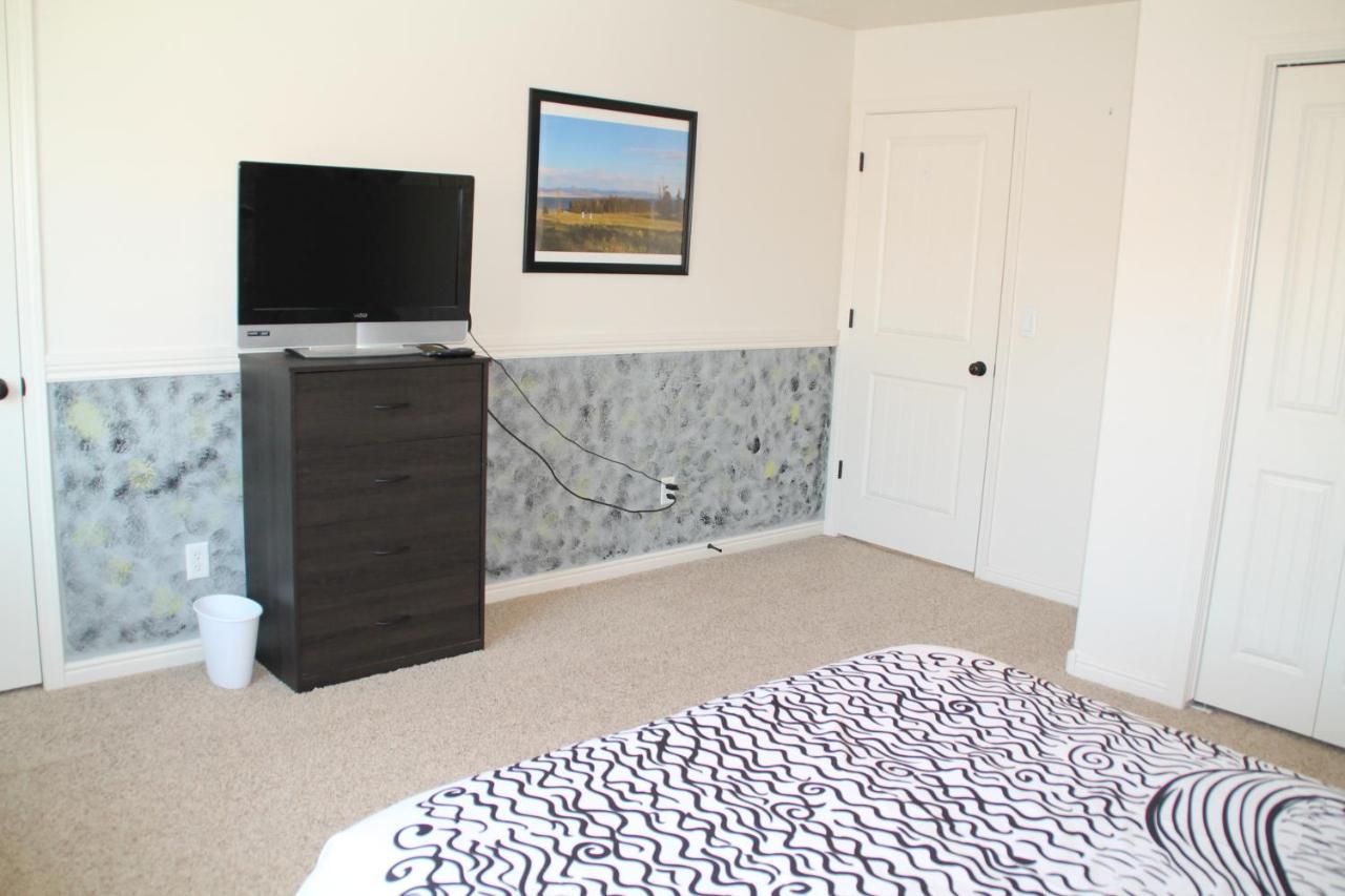 3 Queen Beds, 1 Twin Bed, 2 Rooms, 1 And A Half Bath, Self Check-In, Flexcation Equipped Idaho Falls Exterior foto